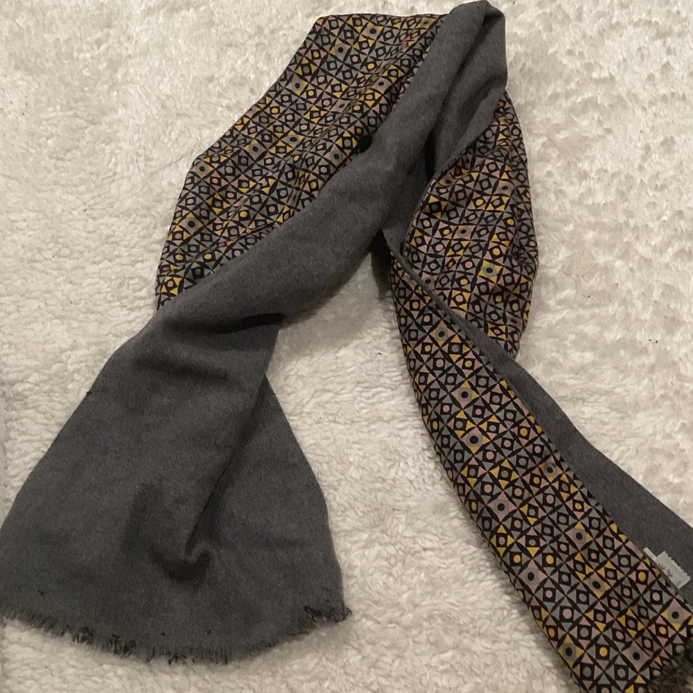 Cisco Gray Wool Scarf with Subtle Black Fringe